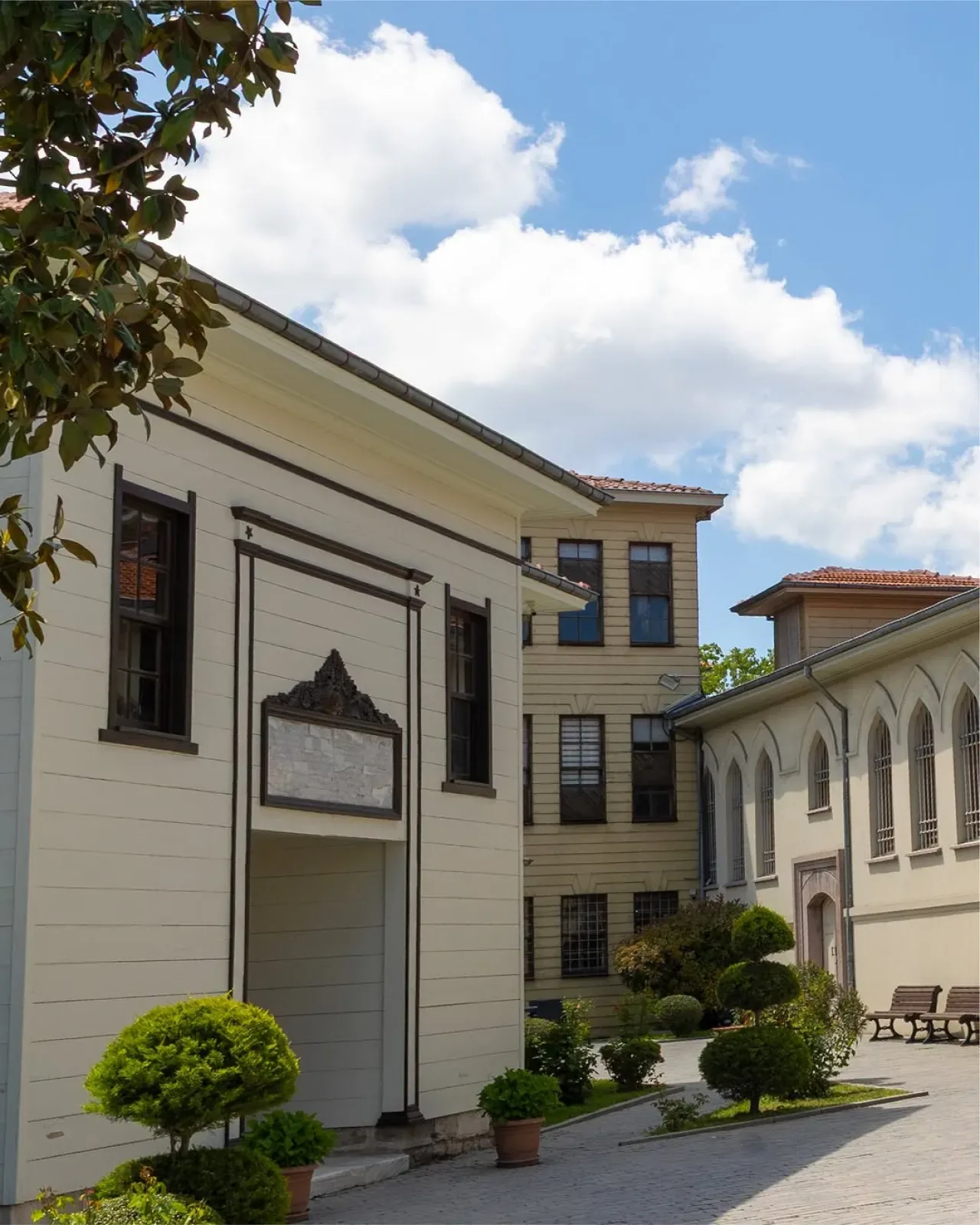 Fatih Sultan Mehvet Vakıf Üniversitesi, Tarihi Yenikapı Mevlevîhânesi'nde Eğitim Veriyor Fatih Sultan Mehvet Vakıf Üniversitesi, Tarihi Yenikapı Mevlevîhânesi'nde Eğitim Veriyor
