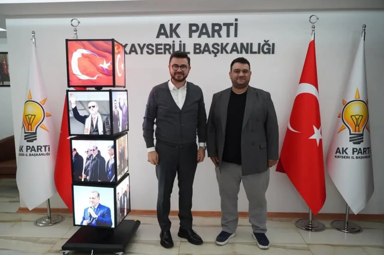 AK Parti Kayseri İl Başkanlığı, Lunivo Firma Sahibi Enes Ay'ı Ağırladı AK Parti Kayseri İl Başkanlığı, Lunivo Firma Sahibi Enes Ay'ı Ağırladı