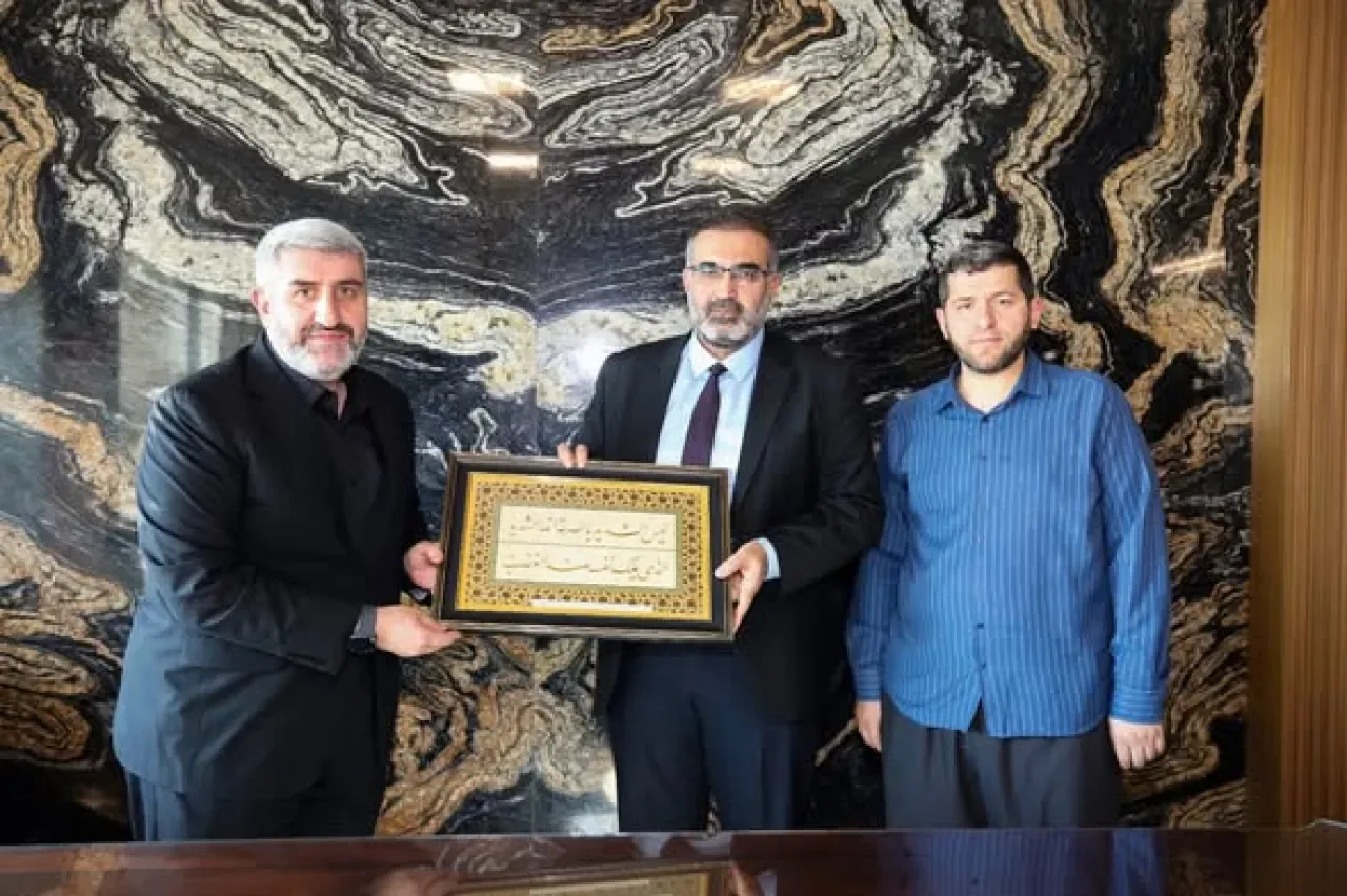 Yüreğir İlçe Müftüsü Dr. Süleyman Şahin, Beyza Piliç Yönetim Kurulu Başkanı'nı Ziyaret Etti Yüreğir İlçe Müftüsü Dr. Süleyman Şahin, Beyza Piliç Yönetim Kurulu Başkanı'nı Ziyaret Etti