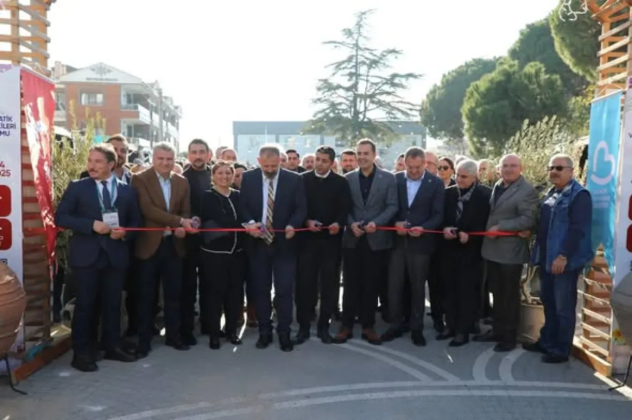 Edremit ve Gömeç'ten Anadolu'nun Şifalı Bitkileri Sempozyumu'na Katılım Edremit ve Gömeç'ten Anadolu'nun Şifalı Bitkileri Sempozyumu'na Katılım