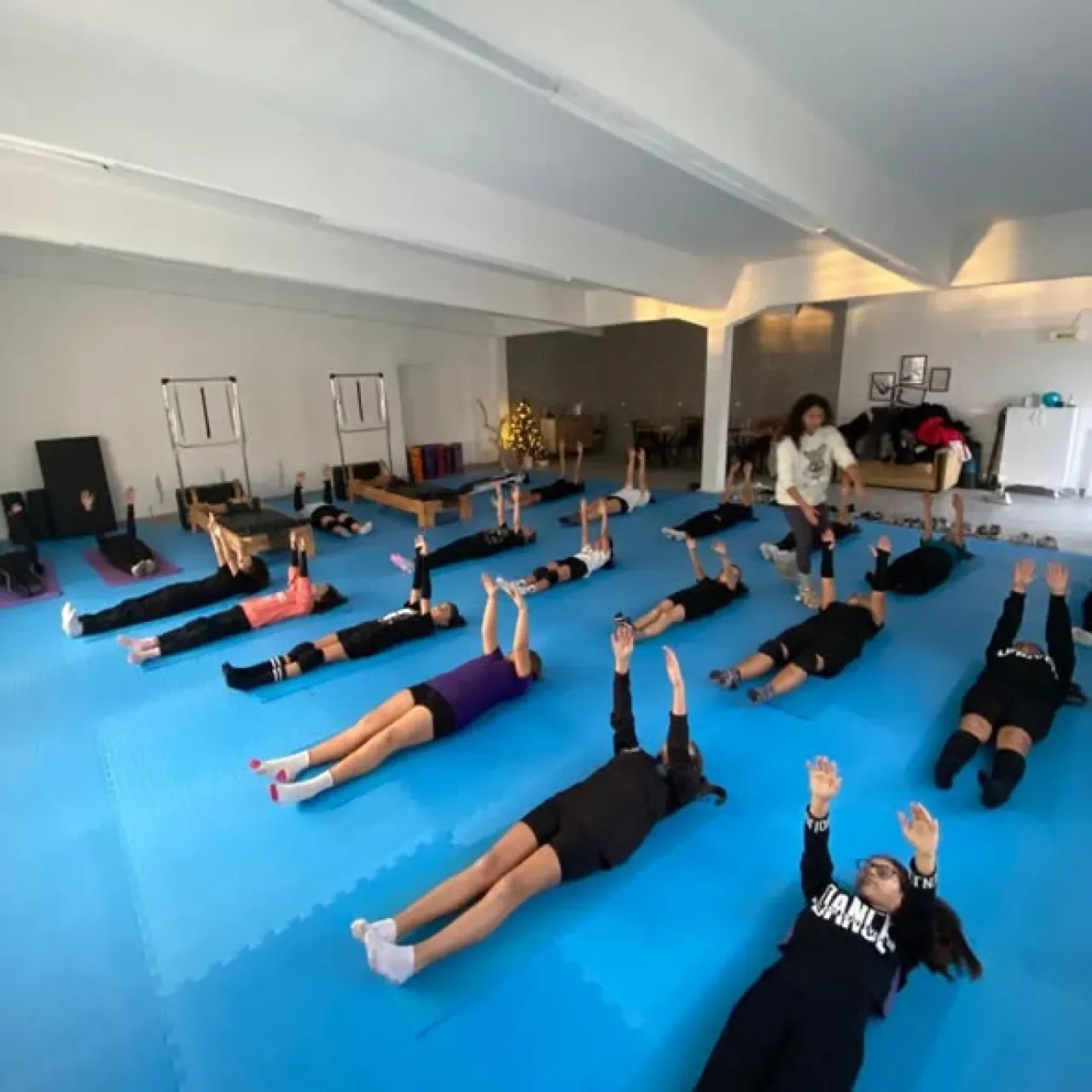 Marmara Adalar'da Genç Kızlara Ücretsiz Pilates Kursu Marmara Adalar'da Genç Kızlara Ücretsiz Pilates Kursu