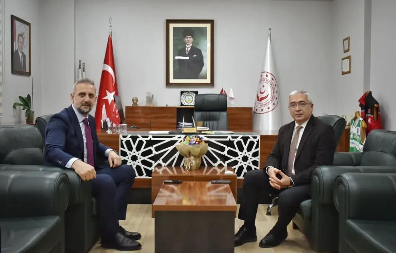 Bursa'da Devlet Tiyatrosu ve Aile Sosyal Hizmetlerden Çocuklar İçin Sanat İş Birliği Bursa'da Devlet Tiyatrosu ve Aile Sosyal Hizmetlerden Çocuklar İçin Sanat İş Birliği