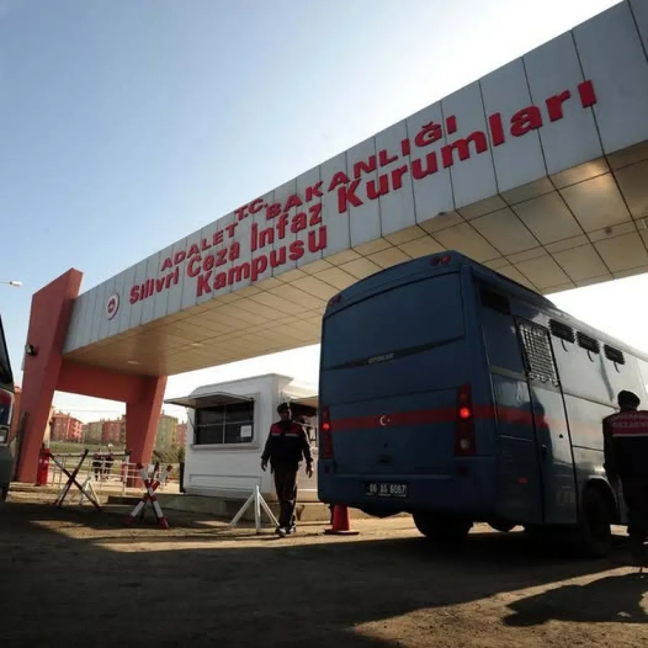 Silivri Cezaevi'nde Tutuklu Bulunan Ünlü İsimler Silivri Cezaevi'nde Tutuklu Bulunan Ünlü İsimler