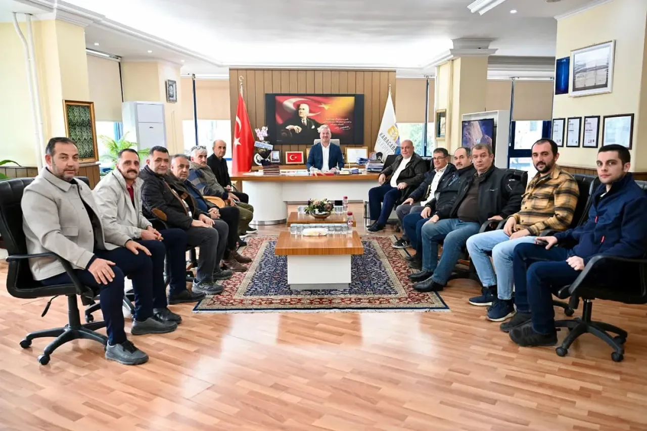 Karacabey Esnaf Odası Başkanı ve Yönetimi Belediye Başkanı Fatih Karabatı'yı Ziyaret Etti Karacabey Esnaf Odası Başkanı ve Yönetimi Belediye Başkanı Fatih Karabatı'yı Ziyaret Etti