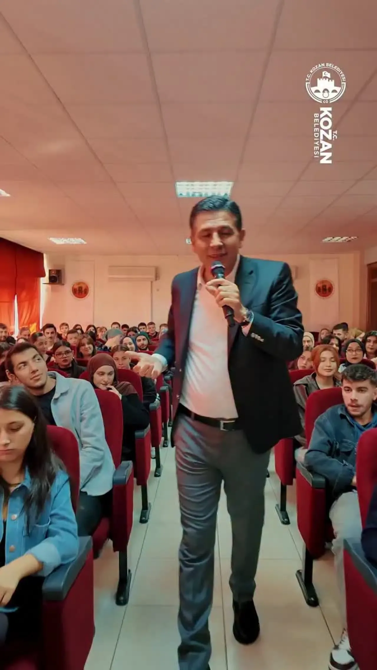 Kozan Belediye Başkanı Mustafa Atlı, Meslek Yüksekokulu'nda Gençlerle Buluştu Kozan Belediye Başkanı Mustafa Atlı, Meslek Yüksekokulu'nda Gençlerle Buluştu