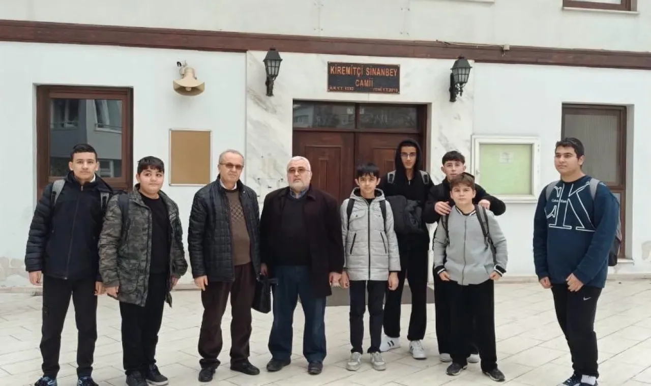 Bursa Osmangazi'de Camide Cuma Programı Hazırlığı Bursa Osmangazi'de Camide Cuma Programı Hazırlığı