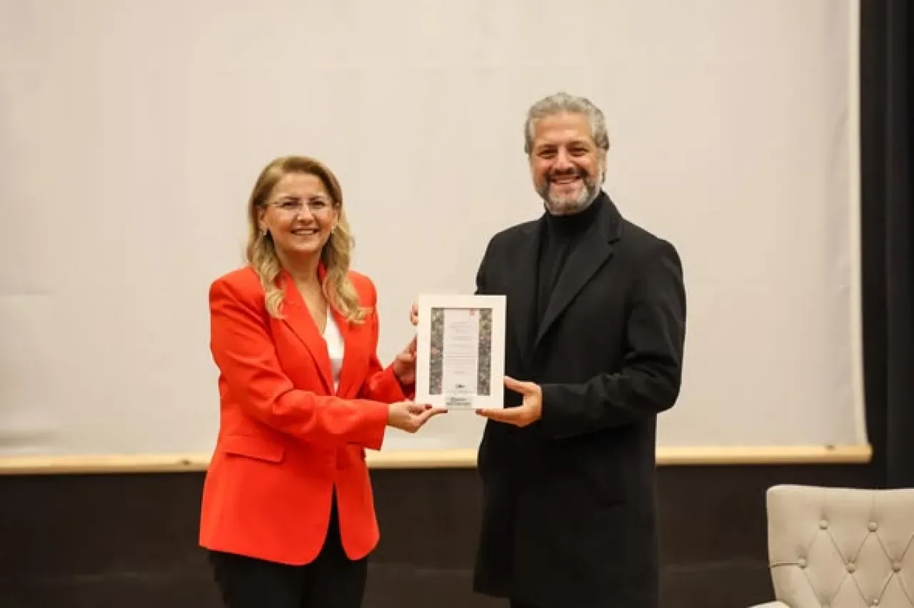 Ragıp Savaş, Bakırköy'de Sanat ve Yaşam Üzerine Keyifli Bir Söyleşi Gerçekleştirdi Ragıp Savaş, Bakırköy'de Sanat ve Yaşam Üzerine Keyifli Bir Söyleşi Gerçekleştirdi