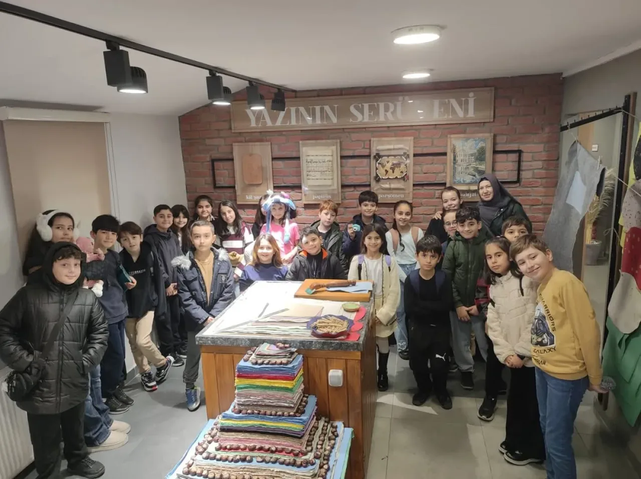 Kâğıthane'de Çocuklar Geri Dönüşümle El Yapımı Kağıt Üretiyor Kâğıthane'de Çocuklar Geri Dönüşümle El Yapımı Kağıt Üretiyor