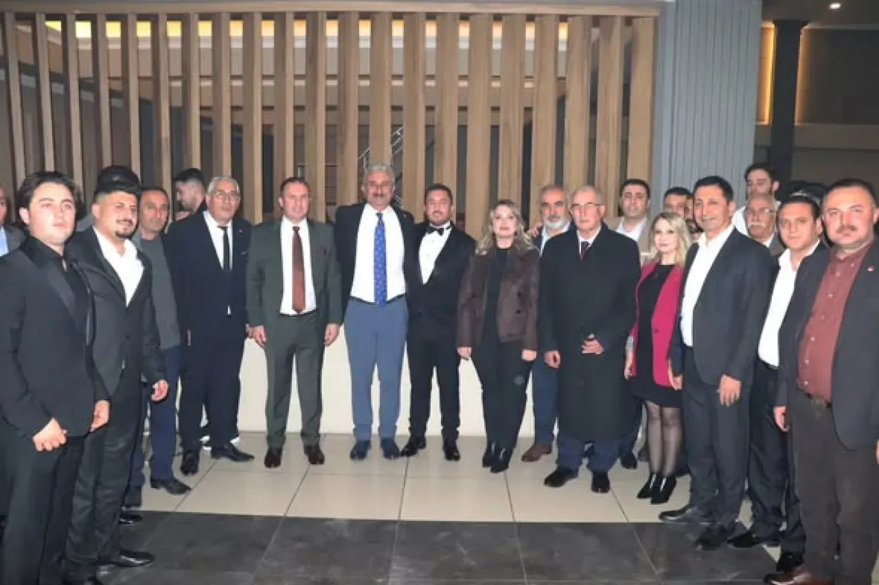 CHP Bursa İl Başkanı Nihat Yeşiltaş, Düğün Töreninde Mutluluğa Ortak Oldu CHP Bursa İl Başkanı Nihat Yeşiltaş, Düğün Töreninde Mutluluğa Ortak Oldu