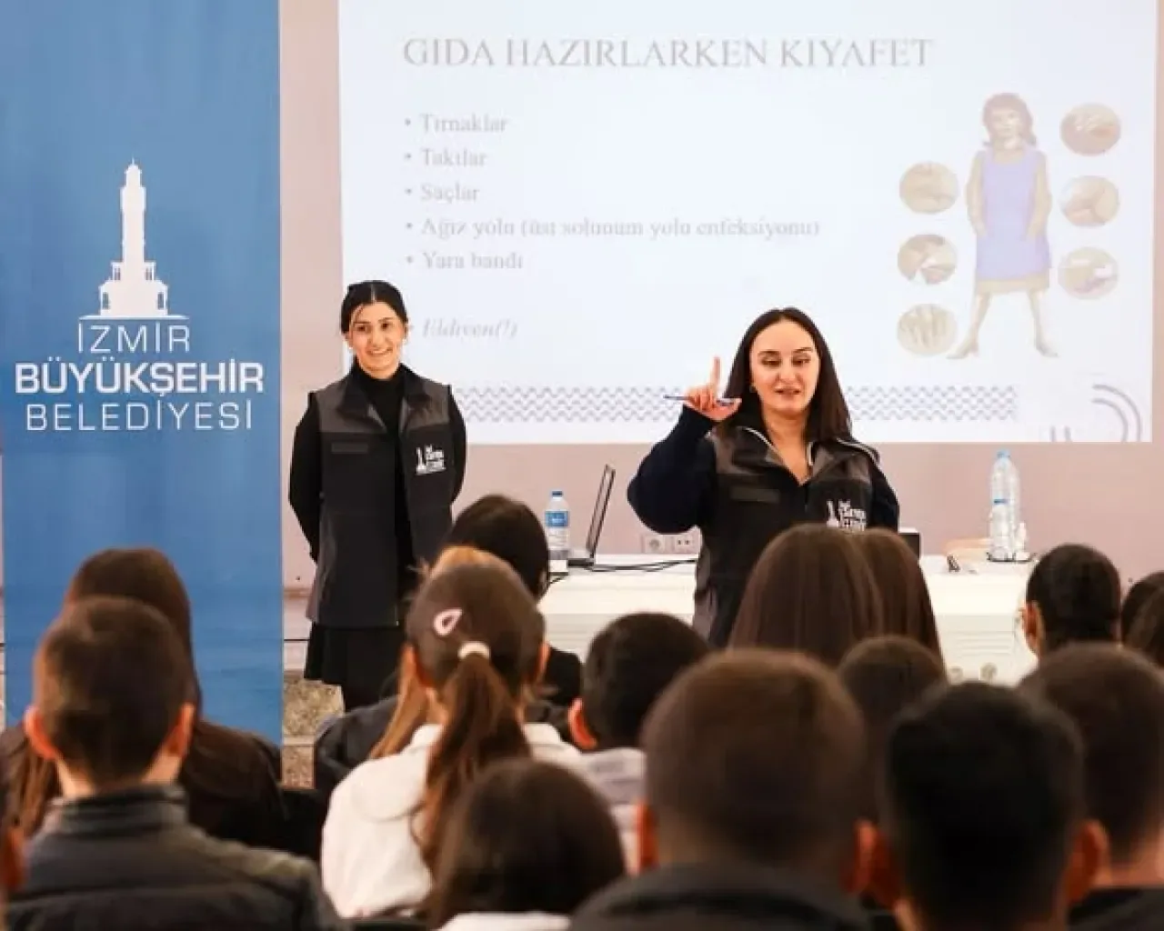 Kiraz'da Çiftçilere "Tarladan Sofraya Gıda Güvenliği" Eğitimi Kiraz'da Çiftçilere "Tarladan Sofraya Gıda Güvenliği" Eğitimi