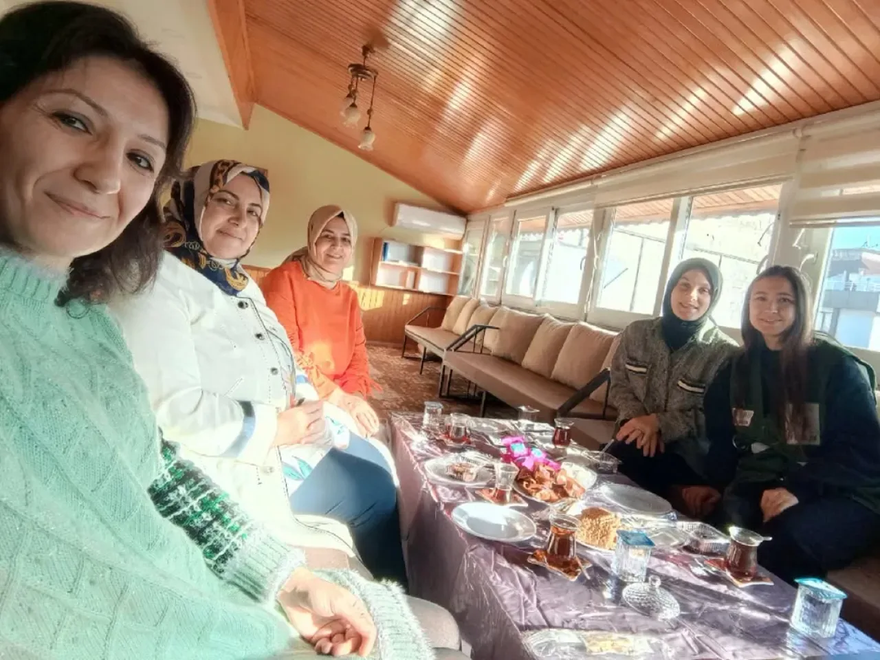 Yeşilay Çekmeköy Şubesi ve Ayyıldız Derneği'nden Bağımlılıkla Mücadele İçin İş Birliği Yeşilay Çekmeköy Şubesi ve Ayyıldız Derneği'nden Bağımlılıkla Mücadele İçin İş Birliği