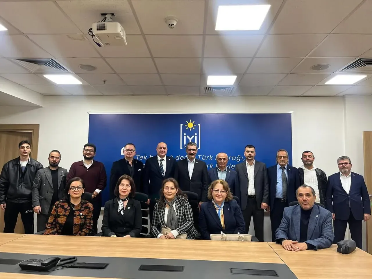 İYİ Parti İstanbul İlçe Başkanlarından İl Başkanı Yücel Coşkun'a Ziyaret İYİ Parti İstanbul İlçe Başkanlarından İl Başkanı Yücel Coşkun'a Ziyaret