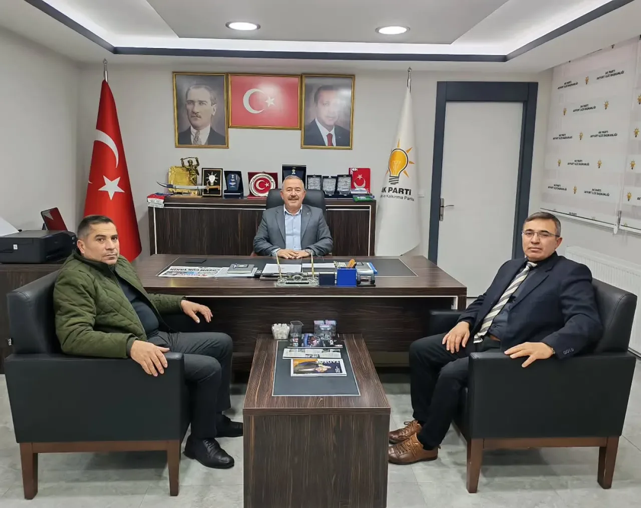 Akyurt AK Parti İlçe Başkanlığı'nda Emekli Albay Cengiz Kavak Ziyareti Akyurt AK Parti İlçe Başkanlığı'nda Emekli Albay Cengiz Kavak Ziyareti