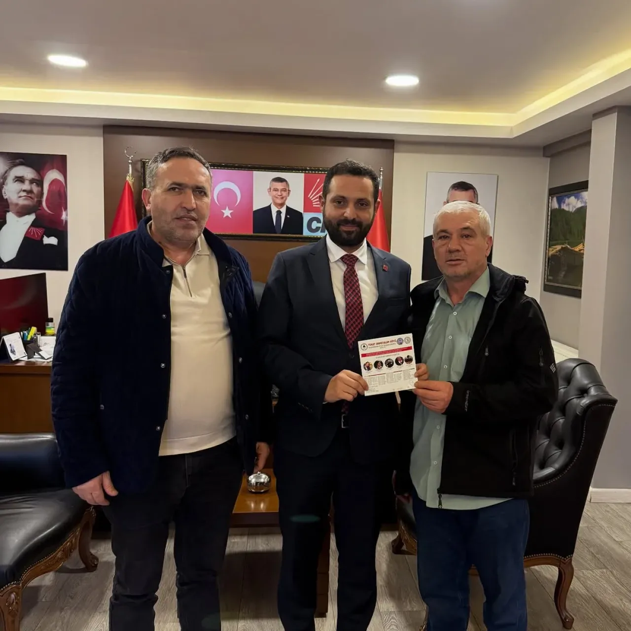 Sancaktepe Tokatlılar Federasyonu ve Ahmetalan Köyü Derneği'nden CHP İlçe Başkanlığı'na Ziyaret Sancaktepe Tokatlılar Federasyonu ve Ahmetalan Köyü Derneği'nden CHP İlçe Başkanlığı'na Ziyaret