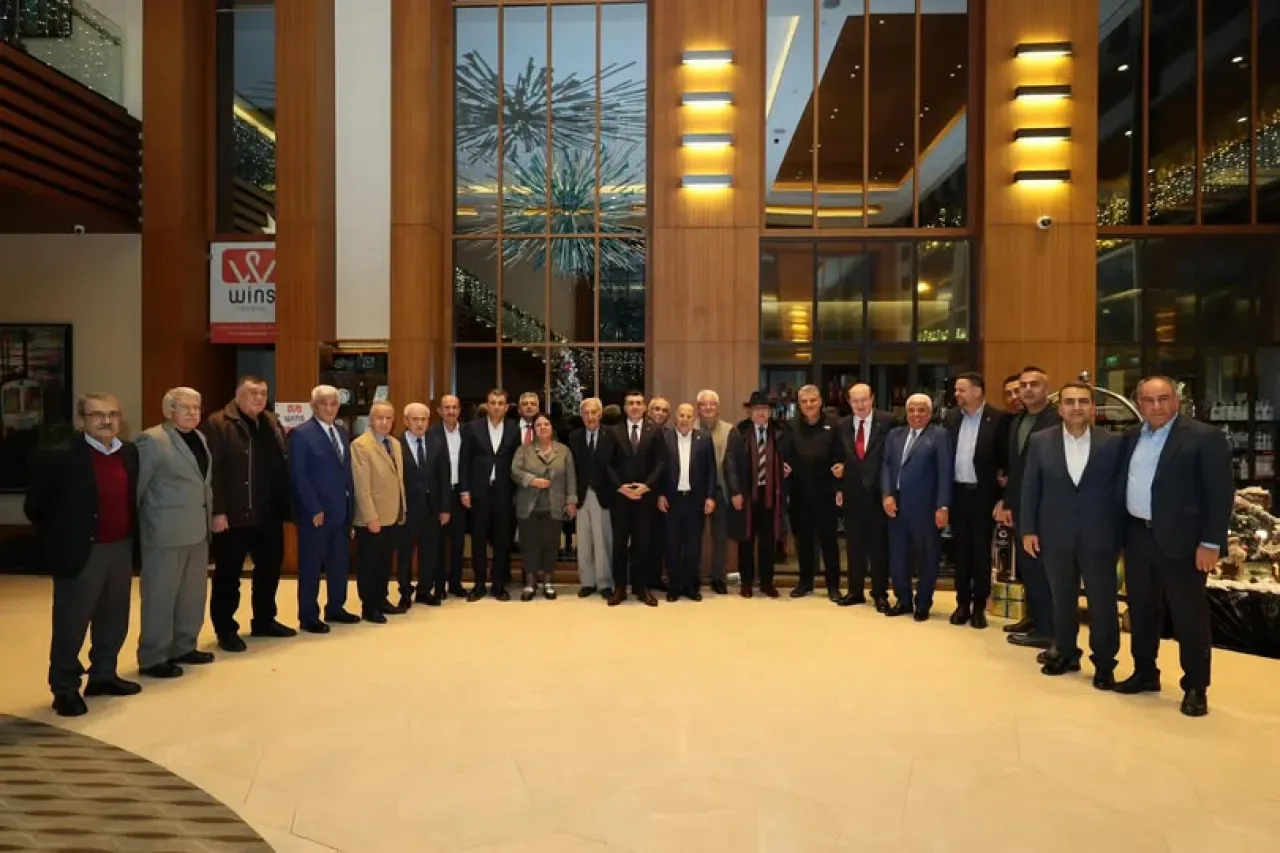 CHP'li Bulut, Adana'da Yüreğir Belediye Başkanı Demirçalı ve Partililerle Buluştu CHP'li Bulut, Adana'da Yüreğir Belediye Başkanı Demirçalı ve Partililerle Buluştu