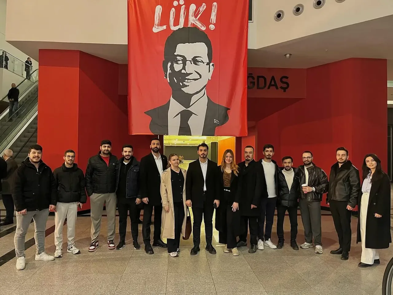 CHP Bağcılar Gençlik Kolları, "Şimdi İktidar Zamanı" Sloganıyla Türkiye Çapında Çalışma Başlattı CHP Bağcılar Gençlik Kolları, "Şimdi İktidar Zamanı" Sloganıyla Türkiye Çapında Çalışma Başlattı
