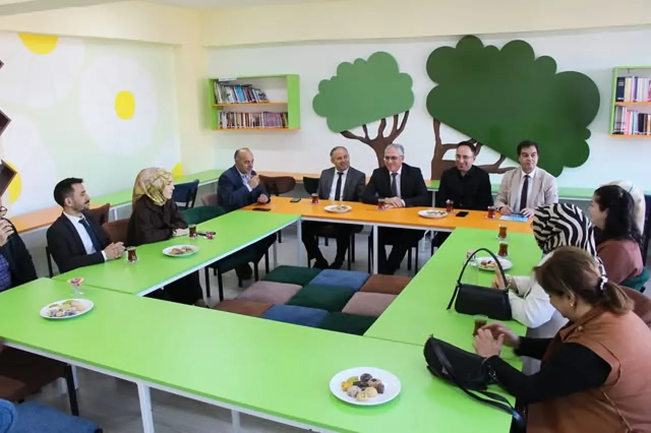 Çubuk'ta ÇABA Projesi ile Öğrencilere Motivasyon Semineri Çubuk'ta ÇABA Projesi ile Öğrencilere Motivasyon Semineri