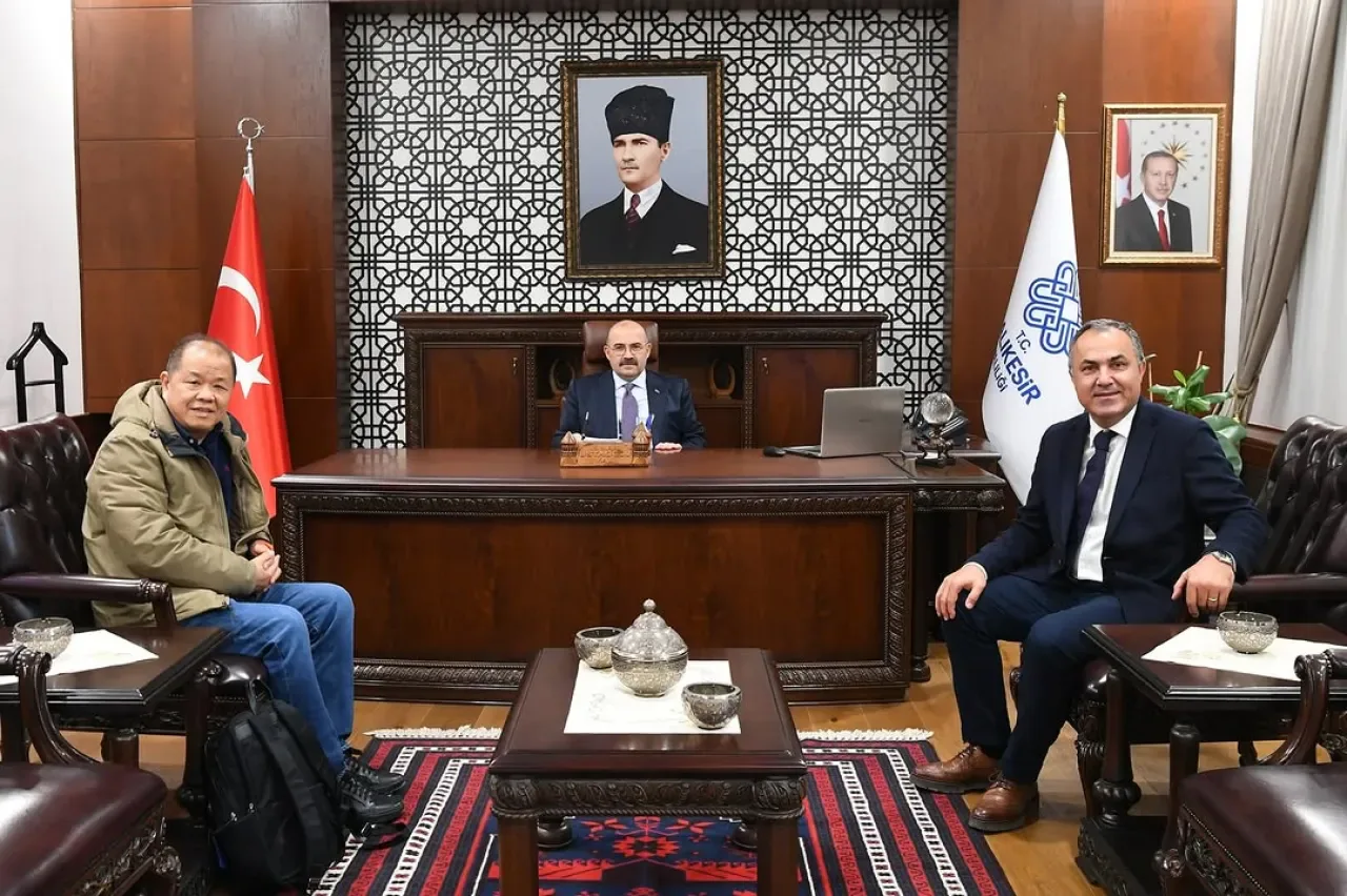 Balıkesir'de Ambalaj Sektörü Temsilcileri Vali Ustaoğlu'nu Ziyaret Etti Balıkesir'de Ambalaj Sektörü Temsilcileri Vali Ustaoğlu'nu Ziyaret Etti