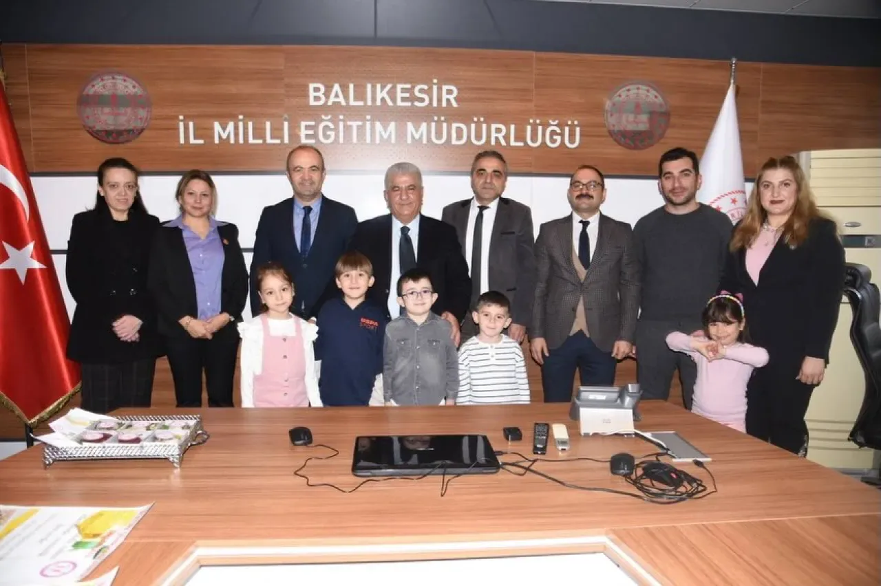 Balıkesir'de Minik Eller Atık Yağlardan Sabun Üretti Balıkesir'de Minik Eller Atık Yağlardan Sabun Üretti