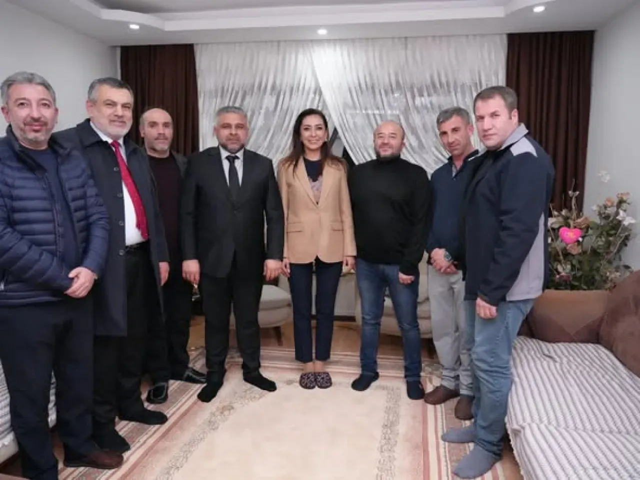 MHP Keçiören'de Vatandaşla Buluştu: Sorunlar Dinlendi, Bahçeli'nin Selamı İletildi MHP Keçiören'de Vatandaşla Buluştu: Sorunlar Dinlendi, Bahçeli'nin Selamı İletildi