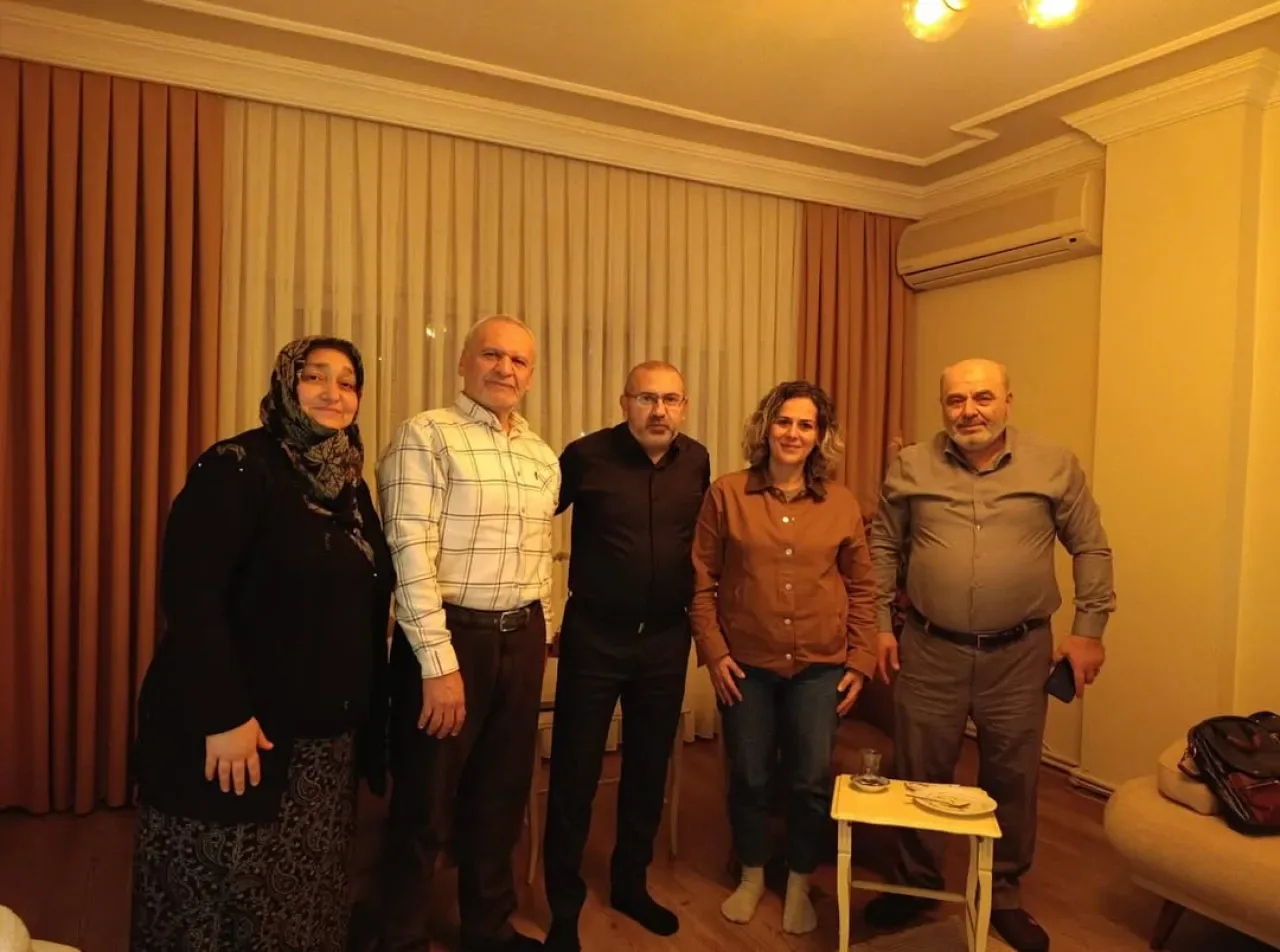 MHP Maltepe, Gülsuyu Mahallesi'nde Polat Ailesini Ziyaret Etti MHP Maltepe, Gülsuyu Mahallesi'nde Polat Ailesini Ziyaret Etti