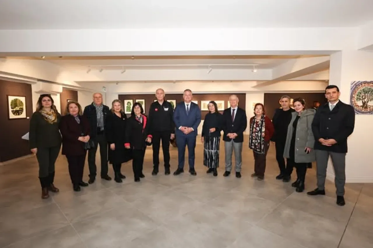 Uluslararası Urla Zeytin ve Sanat Festivali'nde "Zeytinin İzinde" Sergisi Açıldı Uluslararası Urla Zeytin ve Sanat Festivali'nde "Zeytinin İzinde" Sergisi Açıldı