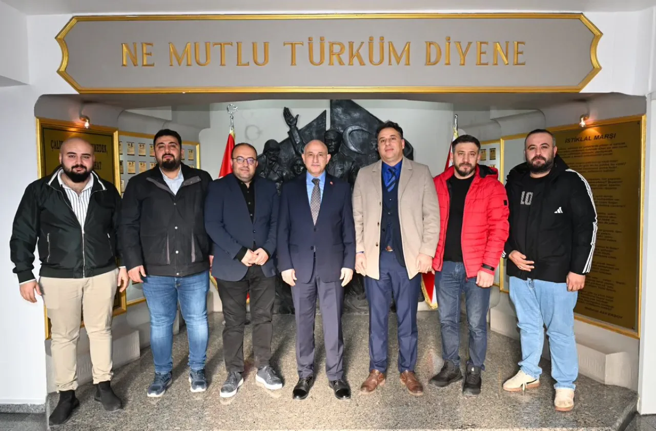 Sarayönü Belediyespor Yönetimi Konya Emniyet Müdürü'nü Ziyaret Etti Sarayönü Belediyespor Yönetimi Konya Emniyet Müdürü'nü Ziyaret Etti
