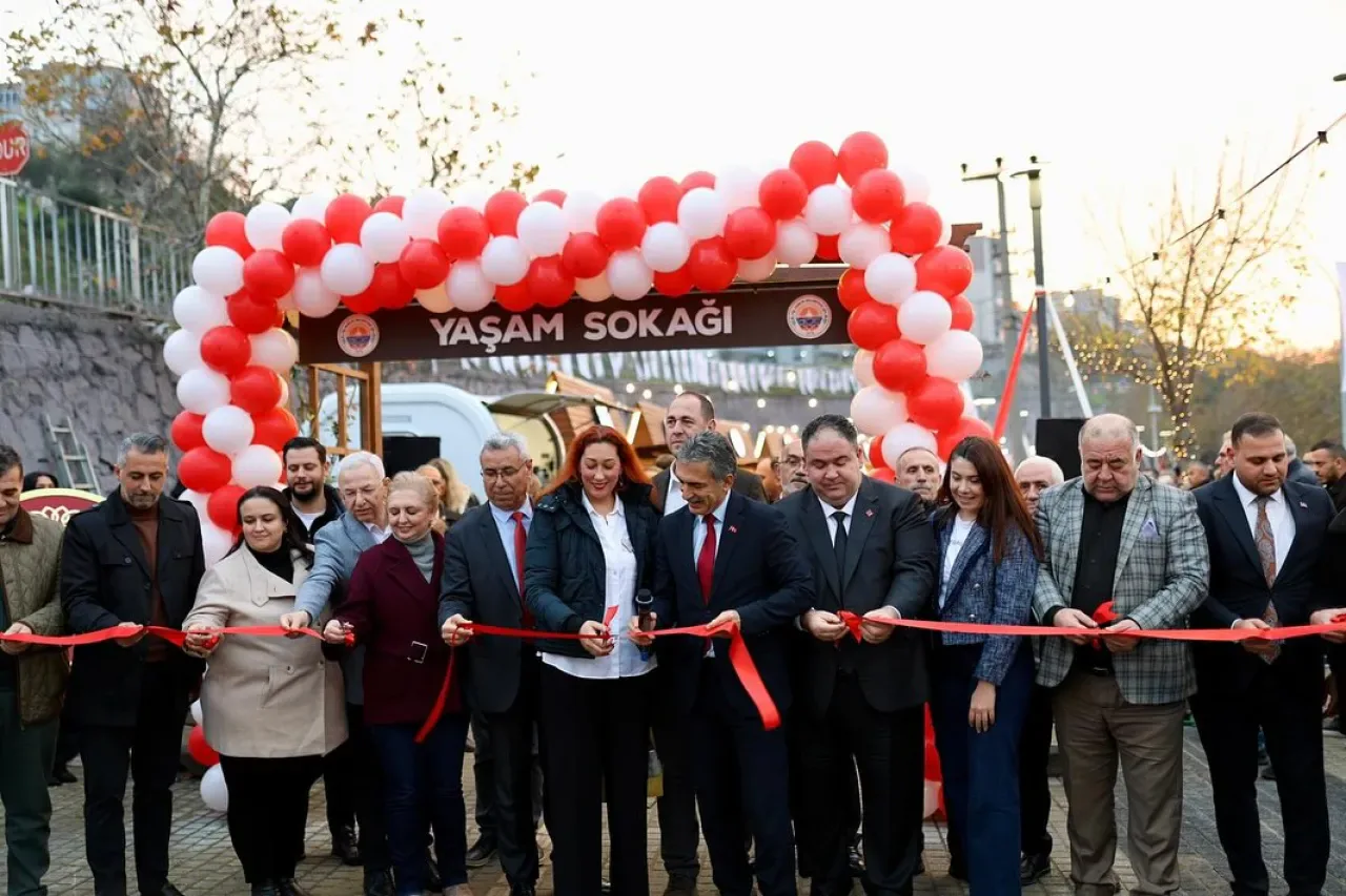 Gemlik'te Yaşam Sokağı Açıldı Gemlik'te Yaşam Sokağı Açıldı