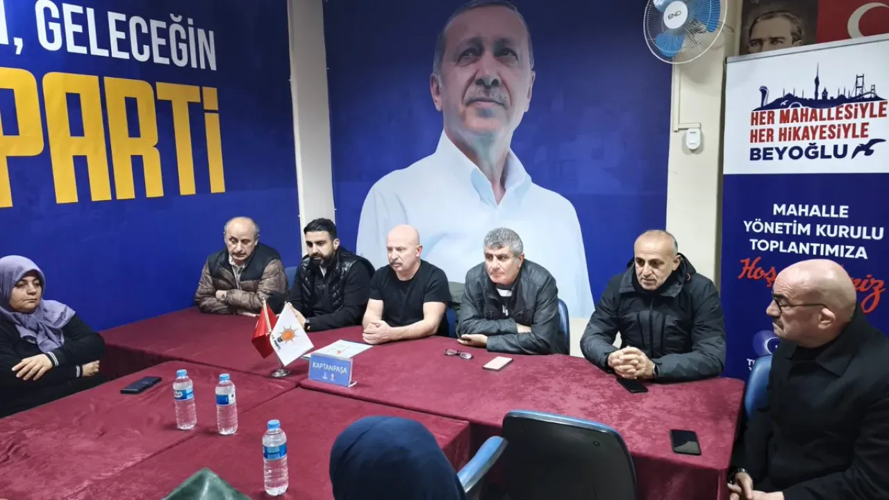 AK Parti Beyoğlu'nda Mahalle Toplantısı Gerçekleştirdi AK Parti Beyoğlu'nda Mahalle Toplantısı Gerçekleştirdi