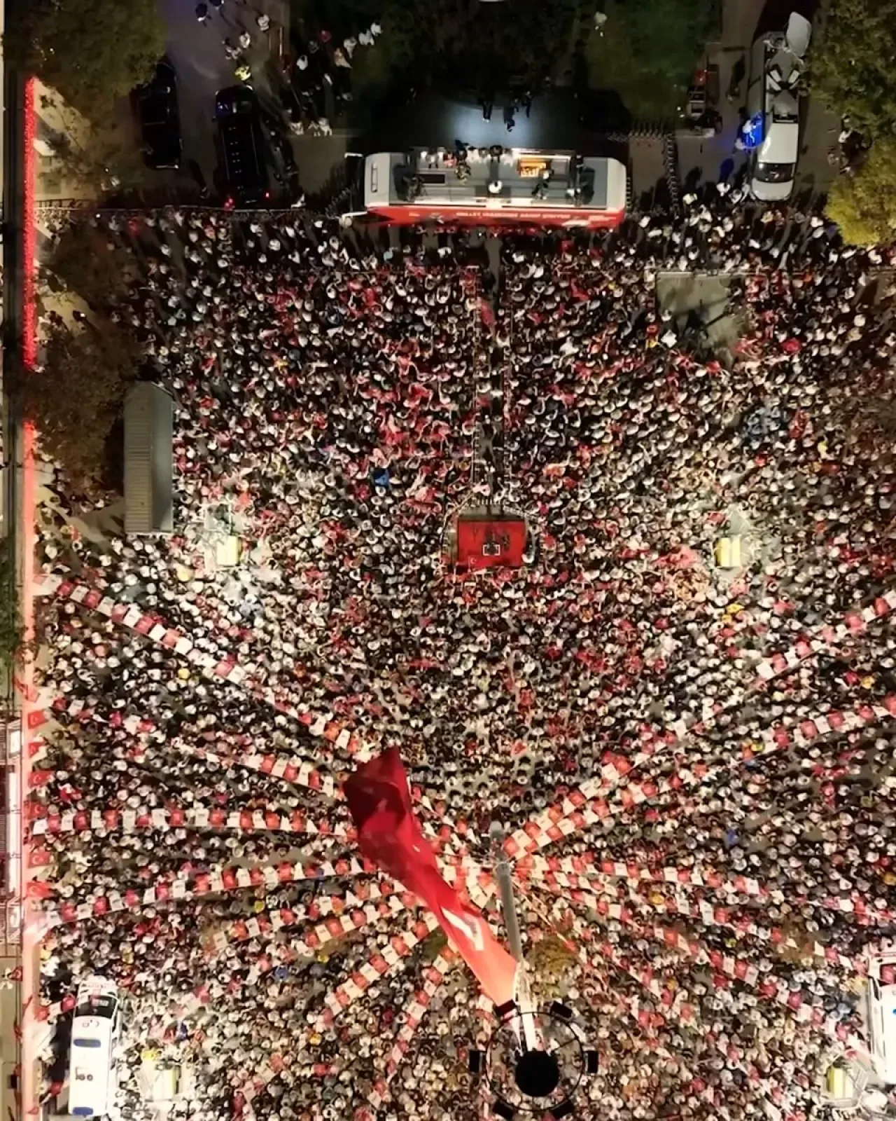 CHP'li Barut'tan Kayseri Mitingi Çağrısı: "Vatan Evlatlarının Devrini Getireceğiz" CHP'li Barut'tan Kayseri Mitingi Çağrısı: "Vatan Evlatlarının Devrini Getireceğiz"