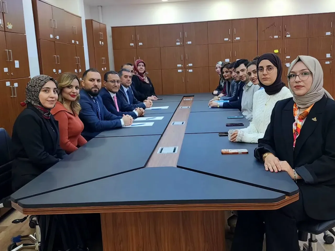 Bağcılar'da Eğitimde Kalite Hedefi: Kaymakam Uçgun Öğretmenlerle Buluştu Bağcılar'da Eğitimde Kalite Hedefi: Kaymakam Uçgun Öğretmenlerle Buluştu