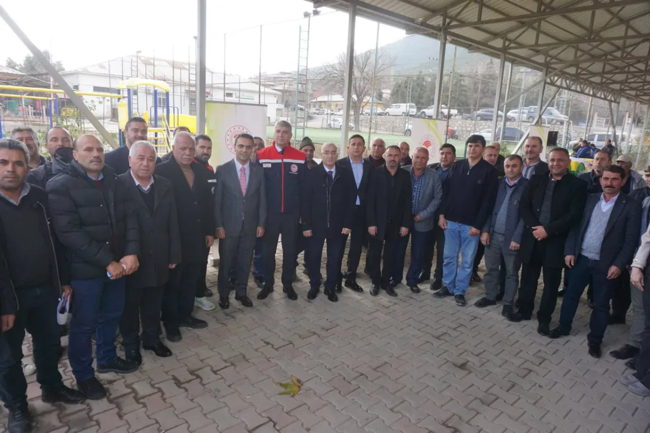 Pozantı'ya 14 Milyon TL Değerinde Tarım Ekipmanı Desteği Pozantı'ya 14 Milyon TL Değerinde Tarım Ekipmanı Desteği