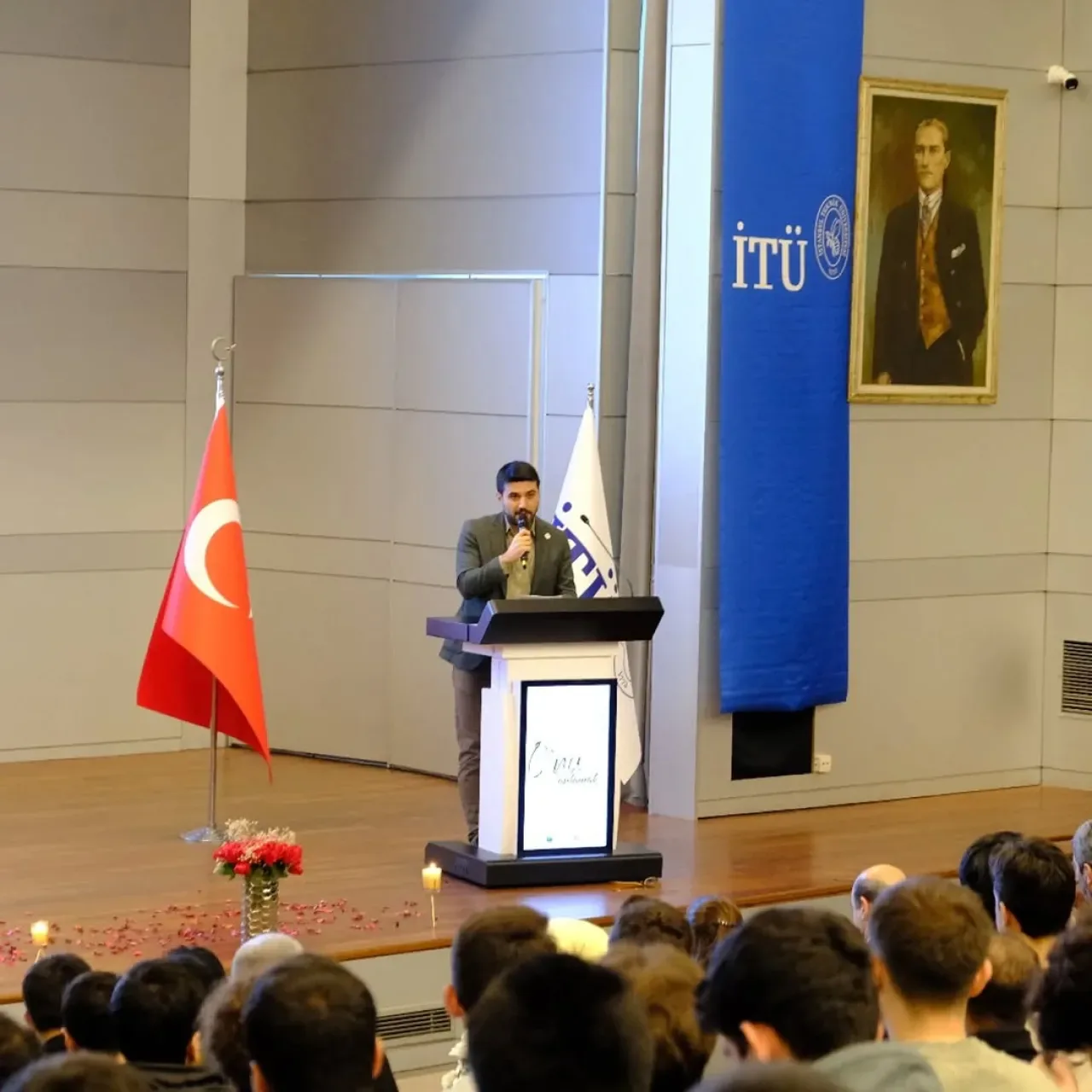 İTÜ'de Mevlid-i Nebi Programı Gençlerin Yoğun Katılımıyla Gerçekleşti İTÜ'de Mevlid-i Nebi Programı Gençlerin Yoğun Katılımıyla Gerçekleşti