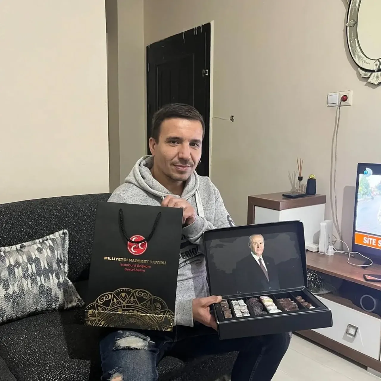 MHP Kağıthane, Gülkopan Ailesini Ziyaret Etti MHP Kağıthane, Gülkopan Ailesini Ziyaret Etti