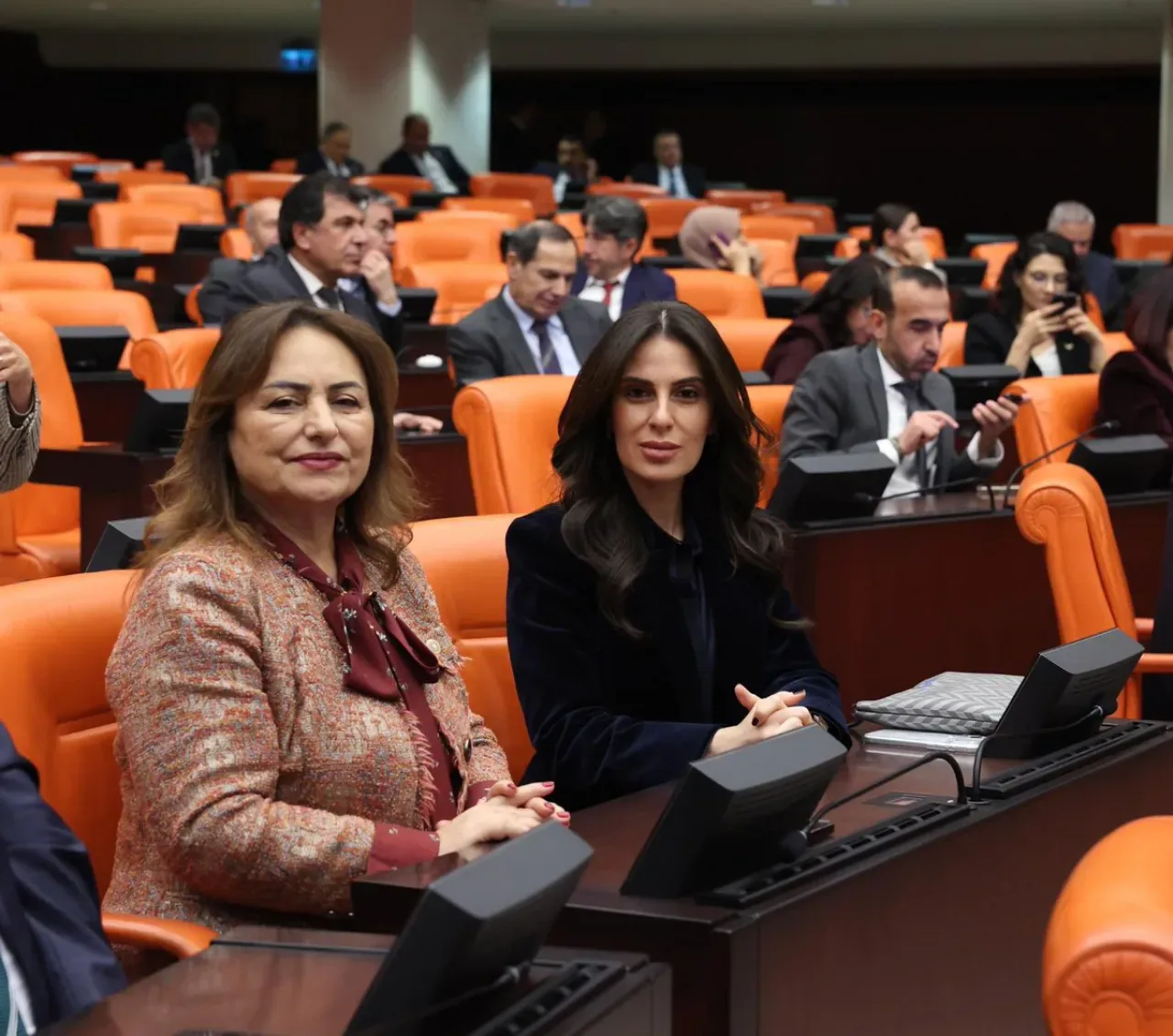 CHP Genel Başkanı Özgür Özel, Partisinin İktidarında Hayata Geçireceği Halkçı Projeleri Açıkladı CHP Genel Başkanı Özgür Özel, Partisinin İktidarında Hayata Geçireceği Halkçı Projeleri Açıkladı