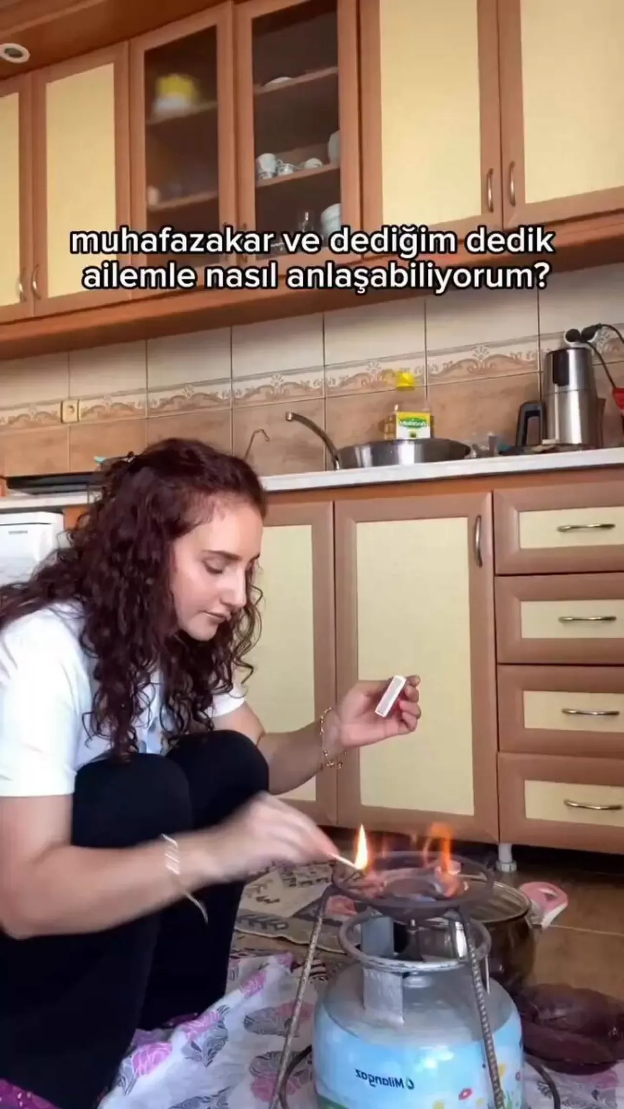 Muhafazakar Aileyle Uyum İçinde Yaşamanın Sırları: Bir Genç Kızın Deneyimi Muhafazakar Aileyle Uyum İçinde Yaşamanın Sırları: Bir Genç Kızın Deneyimi