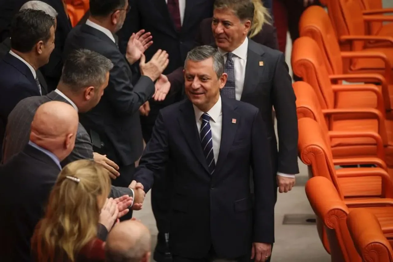 CHP Lideri Özgür Özel, 2026 Yılı Bütçe Görüşmelerini Meclis'te Takip Etti CHP Lideri Özgür Özel, 2026 Yılı Bütçe Görüşmelerini Meclis'te Takip Etti