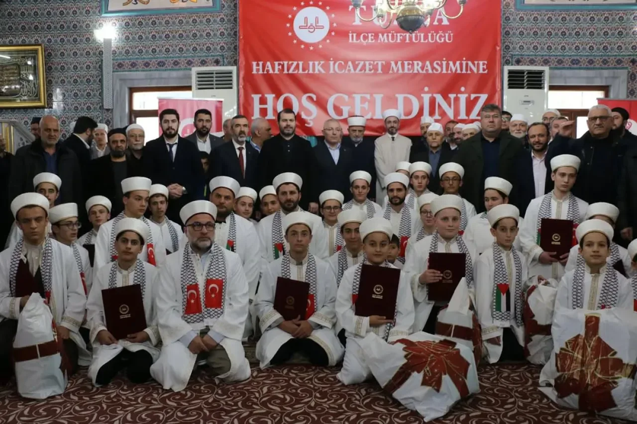 Tuzla'da Hafızlık İcazet Merasimi Coşkuyla Kutlandı Tuzla'da Hafızlık İcazet Merasimi Coşkuyla Kutlandı