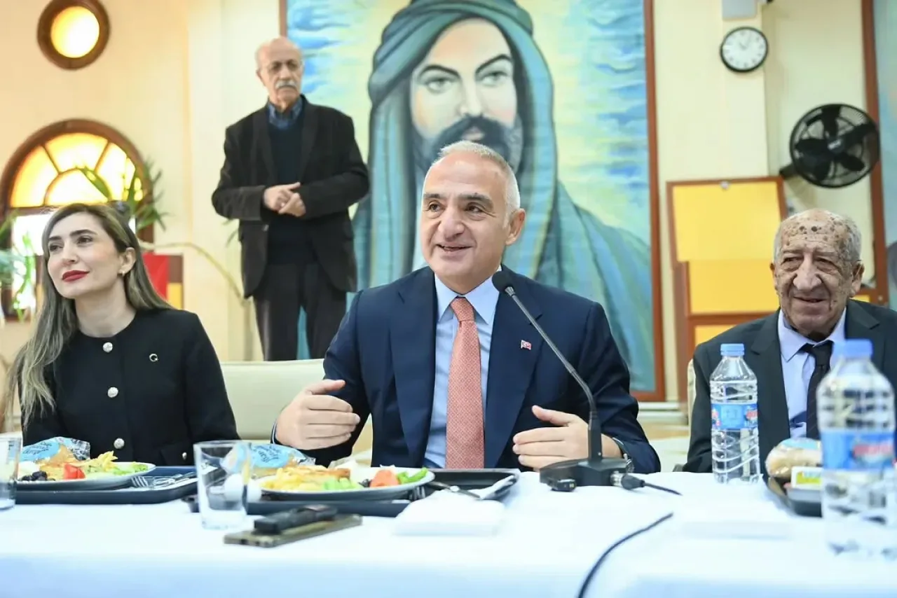 Üsküdar'da Alevi-Bektaşi Kanaat Önderleri ile Kahvaltılı Buluşma Üsküdar'da Alevi-Bektaşi Kanaat Önderleri ile Kahvaltılı Buluşma