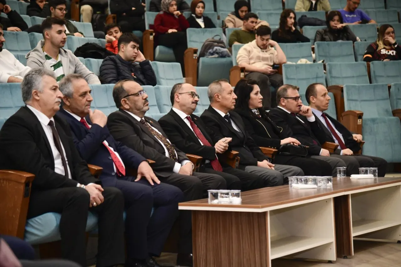 Konya'da Medeniyet Perspektifinden İnsan Hakları Söyleşisi Düzenlendi Konya'da Medeniyet Perspektifinden İnsan Hakları Söyleşisi Düzenlendi