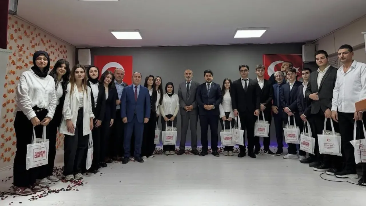 Gaziosmanpaşa'da Sezai Karakoç Şiirleri Anıldı Gaziosmanpaşa'da Sezai Karakoç Şiirleri Anıldı