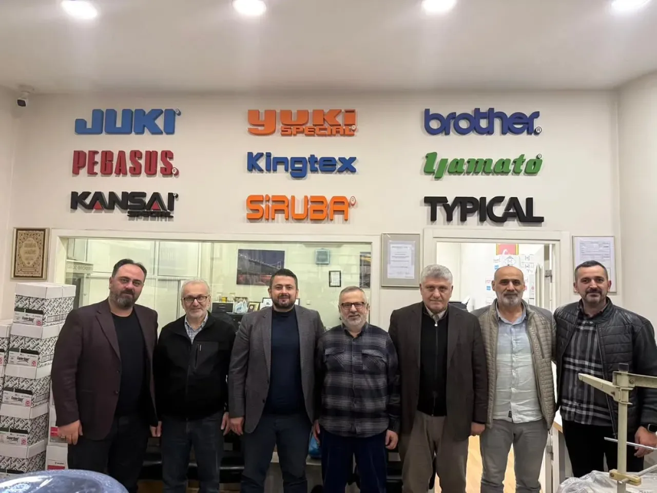 AK Parti Bahçelievler İlçe Başkanı Emrah Parlak'tan Eski Teşkilat Üyelerine Ziyaret AK Parti Bahçelievler İlçe Başkanı Emrah Parlak'tan Eski Teşkilat Üyelerine Ziyaret
