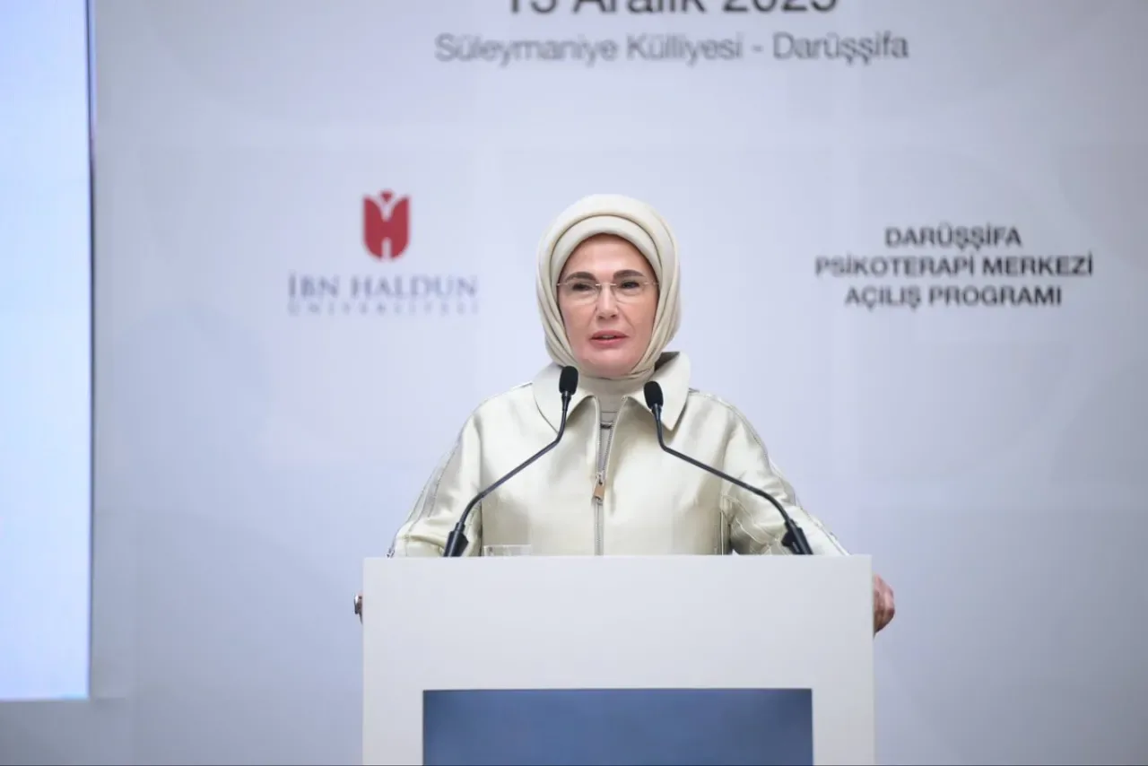 Emine Erdoğan, İbn Haldun Üniversitesi Darüşşifa Psikoterapi Merkezi'nin Açılışını Gerçekleştirdi Emine Erdoğan, İbn Haldun Üniversitesi Darüşşifa Psikoterapi Merkezi'nin Açılışını Gerçekleştirdi