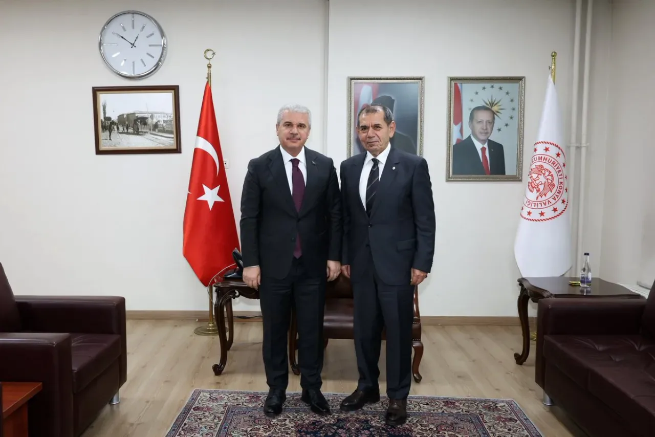 Galatasaray Başkanı Özbek, Konya Valisi Akın'ı Ziyaret Etti Galatasaray Başkanı Özbek, Konya Valisi Akın'ı Ziyaret Etti