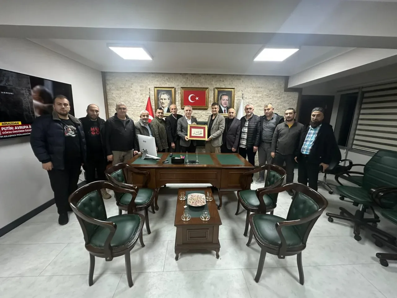 AK Parti Esenler İlçe Başkanlığı'na Köy Derneği Ziyareti AK Parti Esenler İlçe Başkanlığı'na Köy Derneği Ziyareti