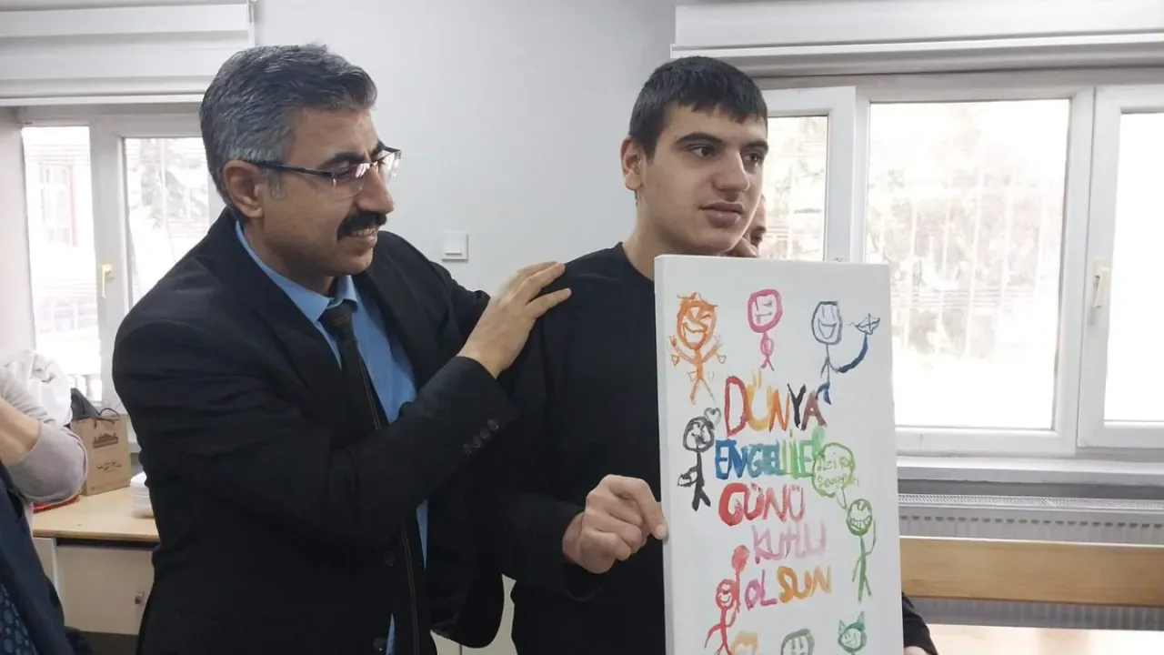 Bursa Yenişehir'de Dünya Engelliler Günü'nde Özel Eğitim Sınıfları Ziyaret Edildi Bursa Yenişehir'de Dünya Engelliler Günü'nde Özel Eğitim Sınıfları Ziyaret Edildi