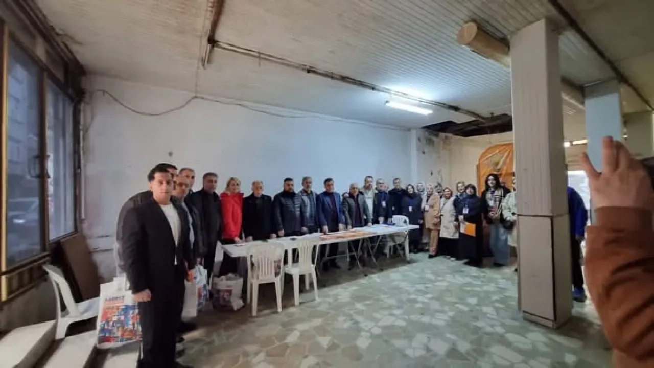 AK Parti Bayrampaşa Ekibi, Yenidoğan Mahallesi'nde Hane Ziyaretleri Gerçekleştirdi AK Parti Bayrampaşa Ekibi, Yenidoğan Mahallesi'nde Hane Ziyaretleri Gerçekleştirdi
