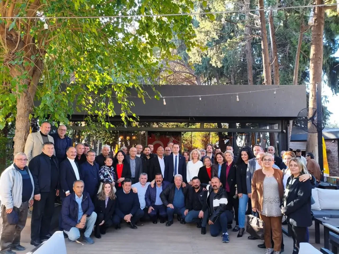 Muratpaşa'da CHP İlçe Başkanlığı, Muhtarlar ve Kadın Kolları ile Verimli Toplantı Gerçekleştirdi Muratpaşa'da CHP İlçe Başkanlığı, Muhtarlar ve Kadın Kolları ile Verimli Toplantı Gerçekleştirdi