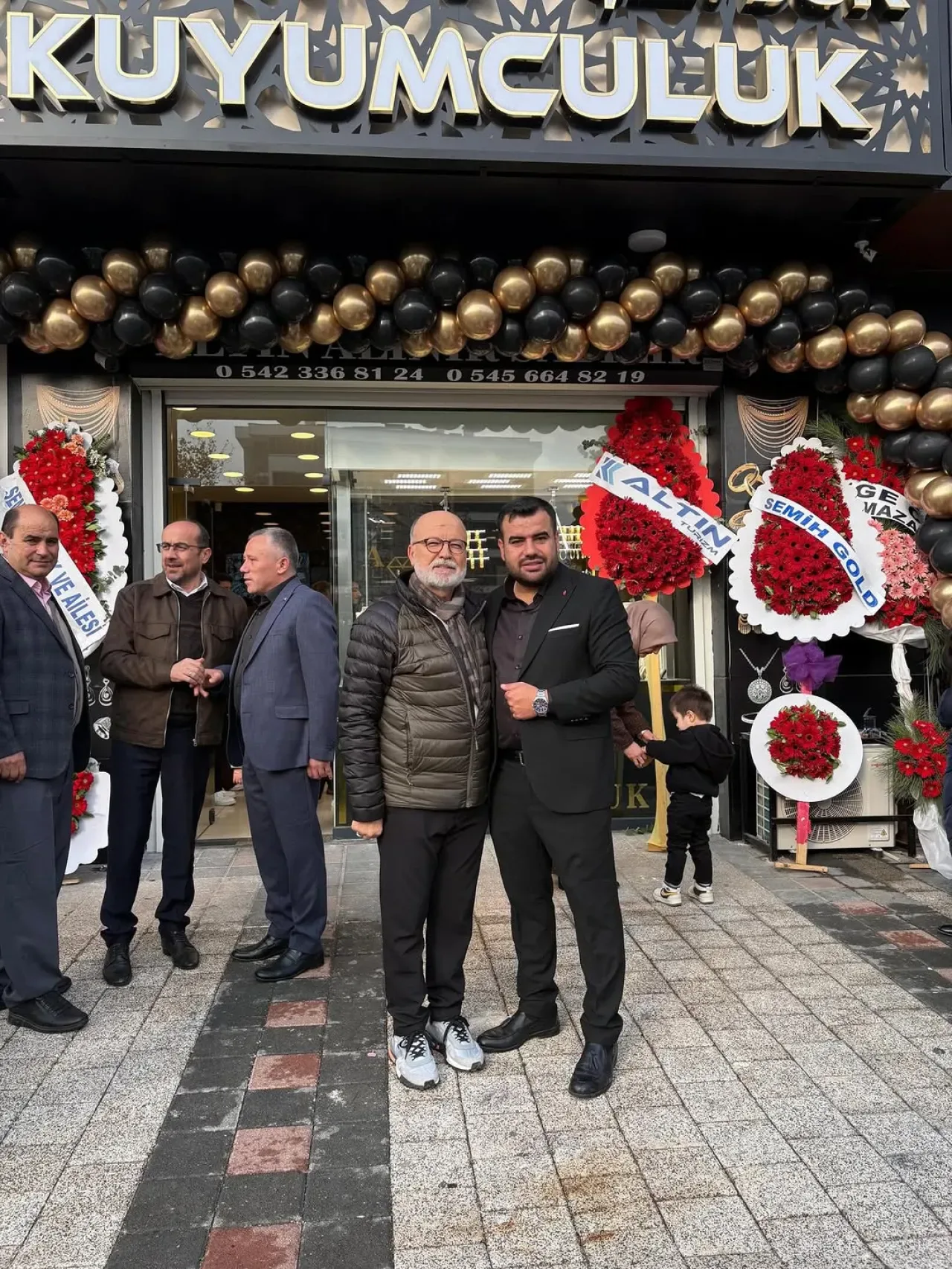 Orhaneli Belediye Başkanı Tayır, Soğanlı Mahallesi'nde Yeni Açılan Kuyumcunun Açılış Törenine Katıldı Orhaneli Belediye Başkanı Tayır, Soğanlı Mahallesi'nde Yeni Açılan Kuyumcunun Açılış Törenine Katıldı