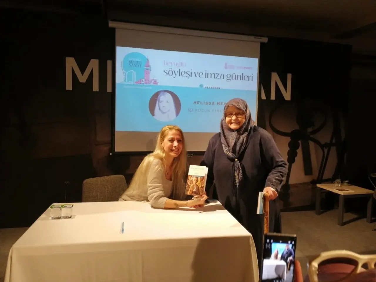 Beyoğlu'nda "Küçük Prens" Yazarı Melissa Mey Okurlarıyla Buluştu Beyoğlu'nda "Küçük Prens" Yazarı Melissa Mey Okurlarıyla Buluştu